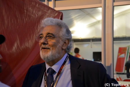 世界3大テノールのプラシド・ドミンゴ、F1日本GPで表彰台プレゼンターに