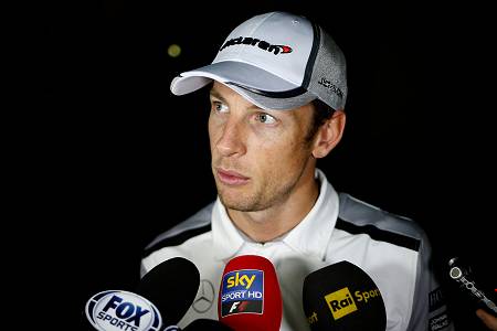 「エンジン音に文句を言うドライバーはF1から出てゆくべき」とバトン