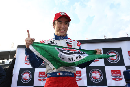 琢磨、インディ開幕戦でポール獲得