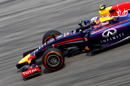 レッドブル、またも燃料流量に問題