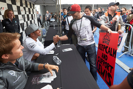 ひとまず事態を収拾、ハミルトンとロズベルグ