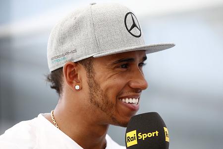 ルイス・ハミルトン（メルセデスAMG）がフェラーリ本部を訪問