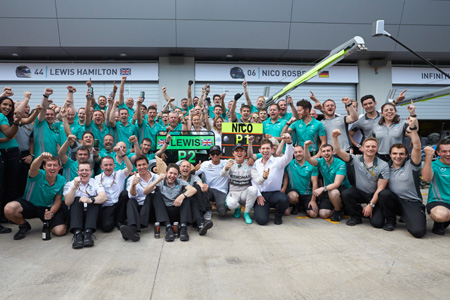 メルセデスAMG、ドライバーのライバル関係による悪影響を懸念