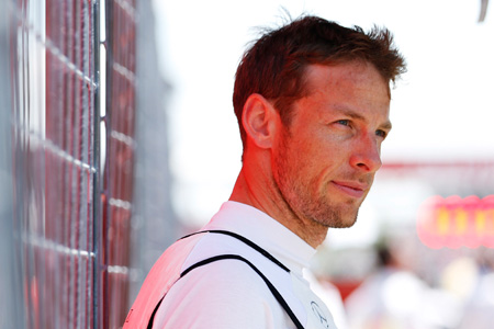 バトン、蜂に刺されてトークショーを欠席