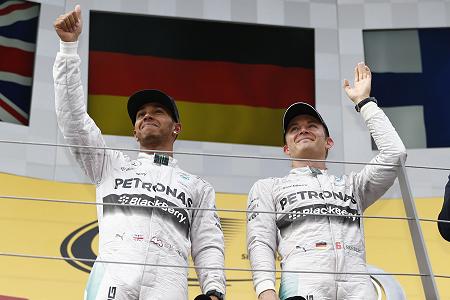 再び並んだハミルトンとロズベルグ。「今後の展開は読めない」とメルセデスAMGのボス