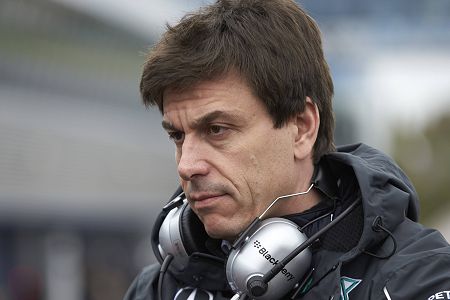 「フェルスタッペンにレッドブルと契約するよう助言した」とメルセデスAMGのボス