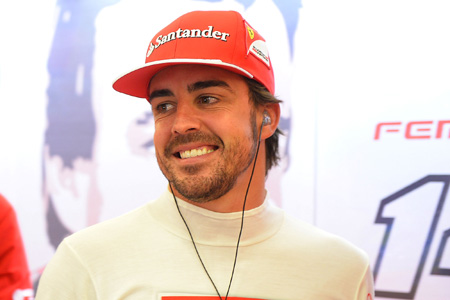 アロンソ、契約延長に向けてフェラーリと「取り組んでいる」