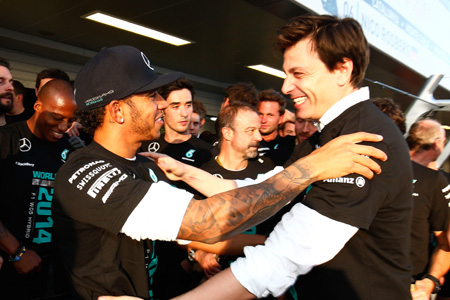 メルセデスAMG、ドライバーズタイトル獲得に向け慎重を期す