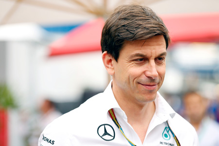 メルセデスAMG、制御できるかタイトル争い