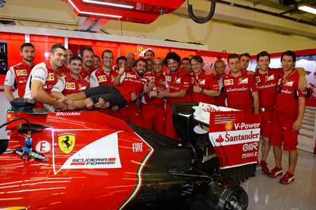 新たな目標を掲げるアロンソ。いっぽうバトンは