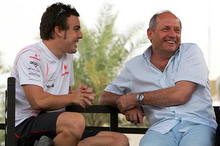 フェルナンド・アロンソとロン・デニスが関係復活を示唆