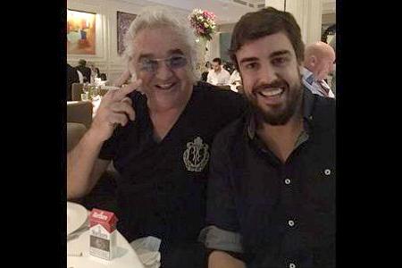 アロンソ、フェラーリのトップ交代劇をあざ笑う