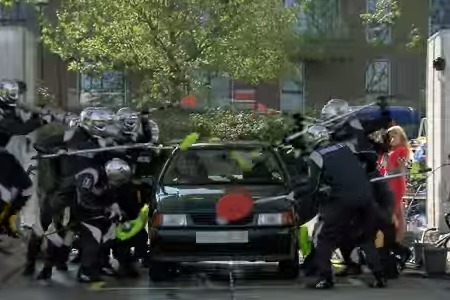 【動画】街のガソリンスタンドに入ったら、F1のピットだった