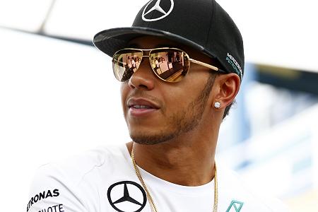 ハミルトンが広告代理店と契約。芸能界デビューに本腰か？