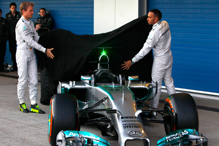 メルセデスAMG、2月1日に新車発表