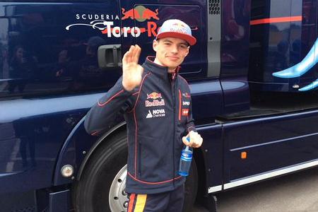 マックス・フェルスタッペン、レッドブルF1カーでシート合わせ