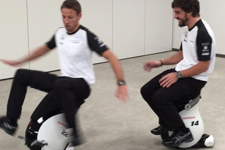 アロンソをチームに迎えて – バトン