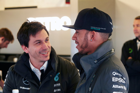 ハミルトンとメルセデスAMG、長引く契約交渉