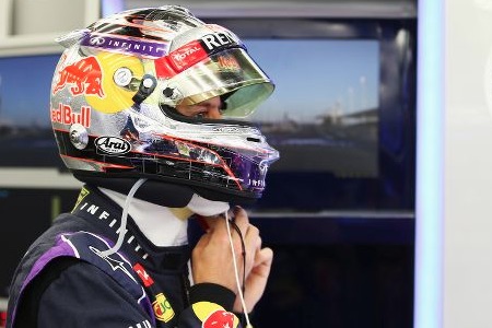 ヘルメット・デザイン禁止に動いたのは誰だ