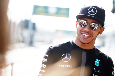 ハミルトン「契約報道はデタラメ」