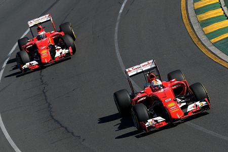 ベッテルが先勝 フェラーリのチームメート対決