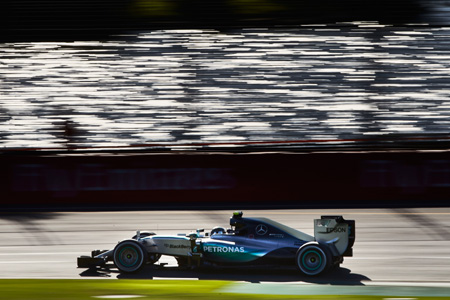 2015年最初の予選、メルセデスAMGが実力を見せつける