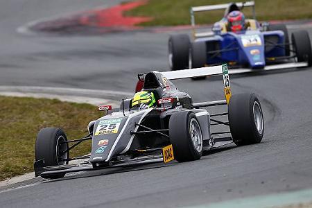 シューマッハJr、ドイツF4で開幕早々に初勝利