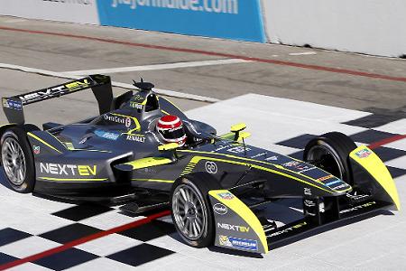 【フォーミュラE】ピケJr、父もF1初優勝のロングビーチで初勝利／第6戦決勝結果