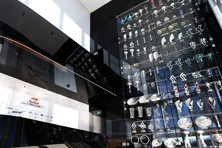 レッドブル、盗まれたトロフィー戻る　トロフィー強奪事件の犯人逮捕