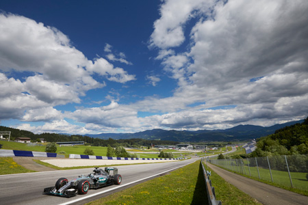 「2日間で大収穫」メルセデスAMG／F1レッドブルリンク合同テスト2日目