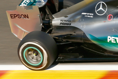 【ピレリタイヤ破裂問題】突然のタイヤ破裂、原因はボディの接触という説も