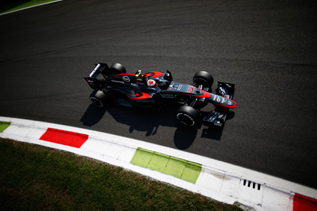 【マクラーレン・ホンダ】「よけい大変な目に遭っている」ジェンソン・バトン／F1イタリアGP1日目