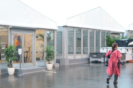 ロータス、鈴鹿のホスピタリティ・ユニットから閉めだされる