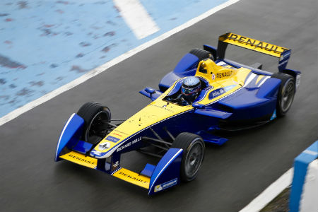 【フォーミュラE】プレシーズンテスト6日目 – 全員で1分間の黙とう