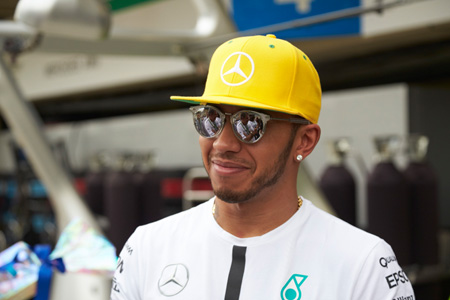 ハミルトン、2億円超のスーパーカーで事故「パーティーし過ぎ」と反省