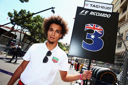 【F1ブラジルGP】レースクイーンに加えてグリッドボーイが登場