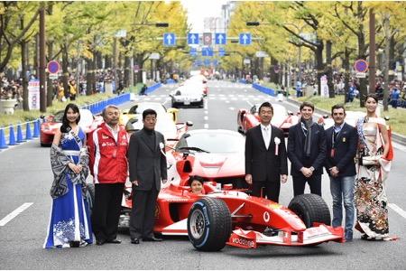 F1が大阪・御堂筋を疾走　フェラーリサウンドが鳴り響く