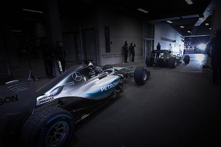 メルセデスAMG、2月15日に新車走行を実施か