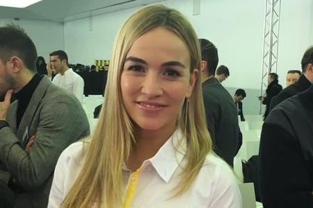 女性ドライバーのカルメン・ホルダ、ルノーの開発ドライバーを継続