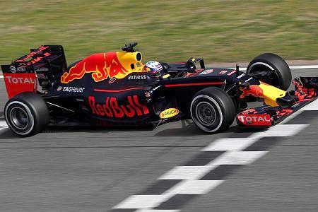 エイドリアン・ニューイ、ゆっくりと確実に差を詰めていけるが…