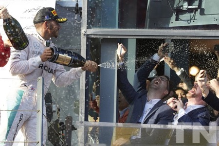 今年は「シャンパン」ファイトではない･･･シャンパンファイトの始まりとは？