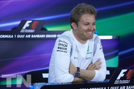 ロズベルグ、海で溺れかけた子どもを救出