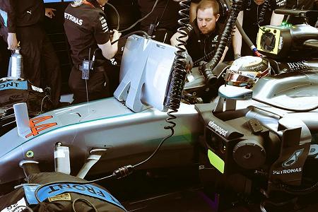 メルセデスAMG「建設的な初日だった」／ロシアGP1日目