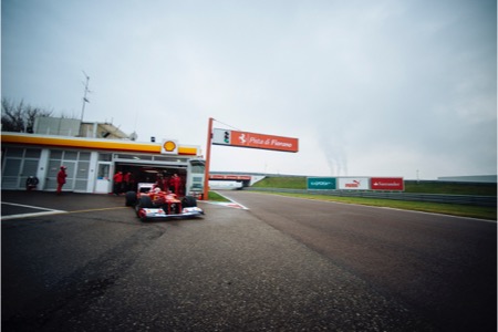 ピレリ、2017年タイヤ開発をフィオラノで実施　元F1ドライバーが担当