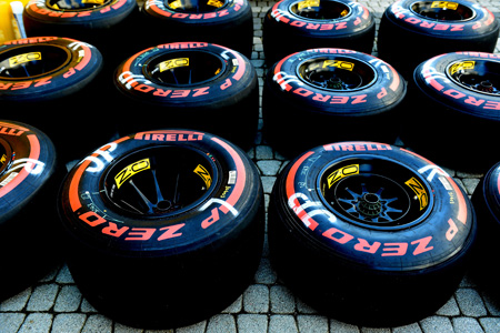 2チームがタイヤ空気圧を下げる仕掛け