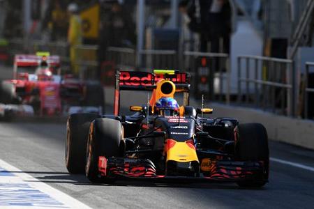 レッドブル「フェルスタッペンのレッドブル初日は合格点」／スペインGP1日目