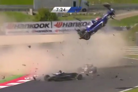 【動画】F3が宙に舞う衝撃の大クラッシュ発生！ピケも巻き込まれる