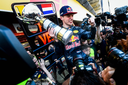 初優勝にも浮かれないフェルスタッペン「地に足をつけているのが大事」