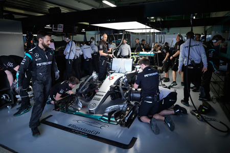 王者メルセデスAMG、「一歩後退」しても信頼性改善を誓う