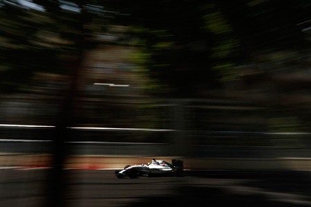 初開催バクーでF1最高速記録を更新、コース設計者も驚き